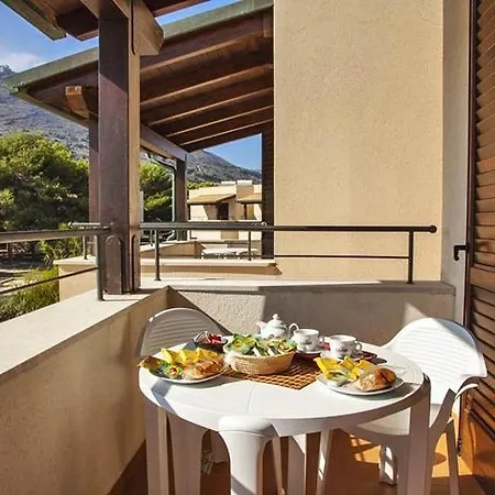 Punta Longa Aparthotel 4*